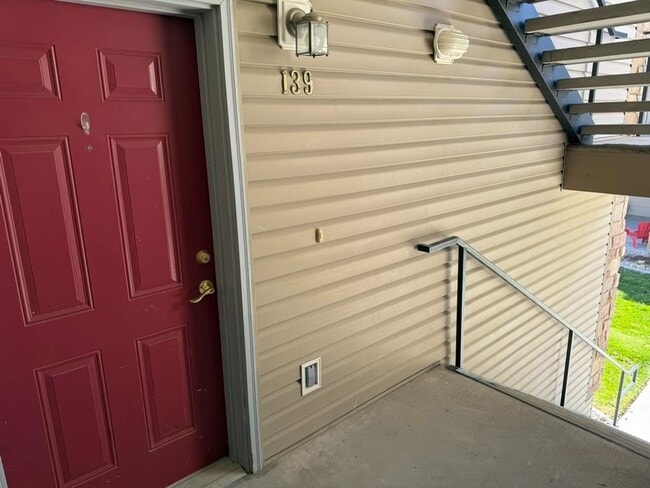 Building Photo - 139 W Ridge Rd