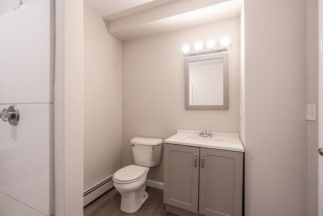 Building Photo - 9 Veto St