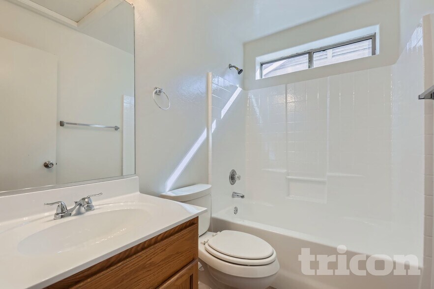 Building Photo - 2601 S 79th Dr