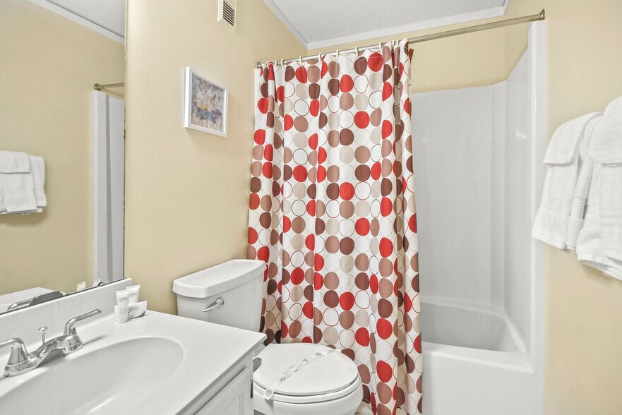 Building Photo - 5905 S Kings Hwy