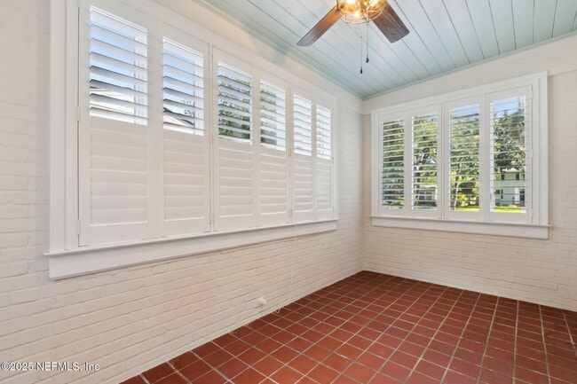 Building Photo - 2334 Broadmoor Ln