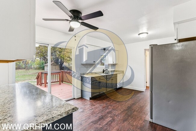 Building Photo - 3 bedroom, 1.5 baths Ranch home with a bas...