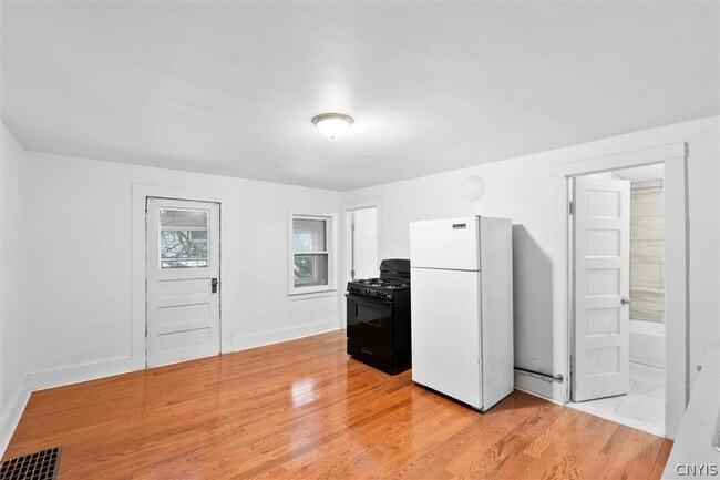 Building Photo - 104 Kincaid Ave