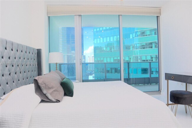 Building Photo - 200 Biscayne Blvd Way