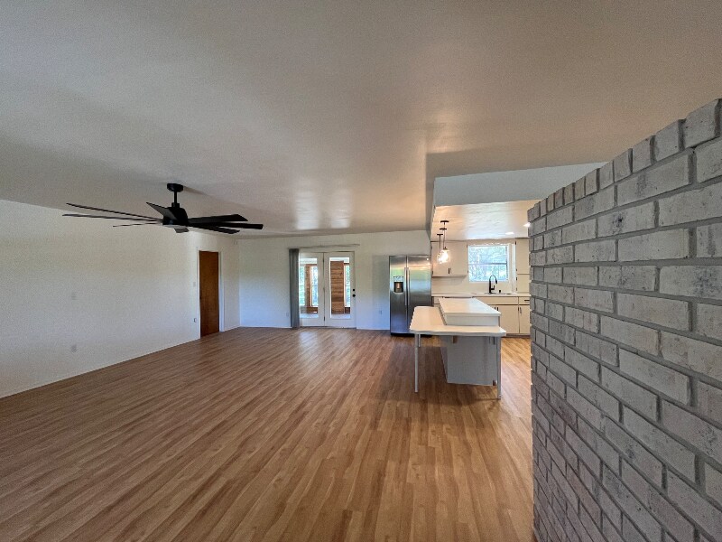 Building Photo - 1415 Oakridge Dr