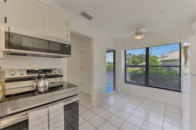 Building Photo - 952 N Beneva Rd