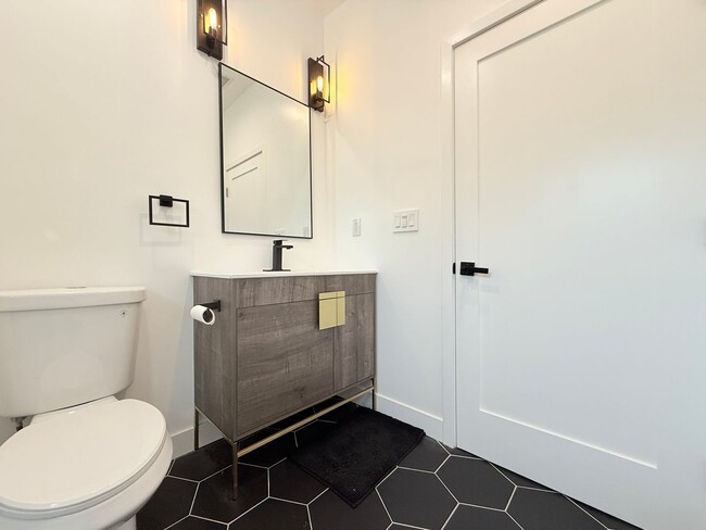Building Photo - Beautifully Renovated 3-Bedroom Home in We...