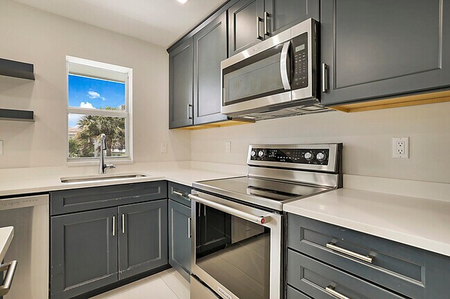 Building Photo - 1439 S Ocean Blvd