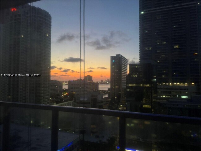 Building Photo - 1060 Brickell Ave