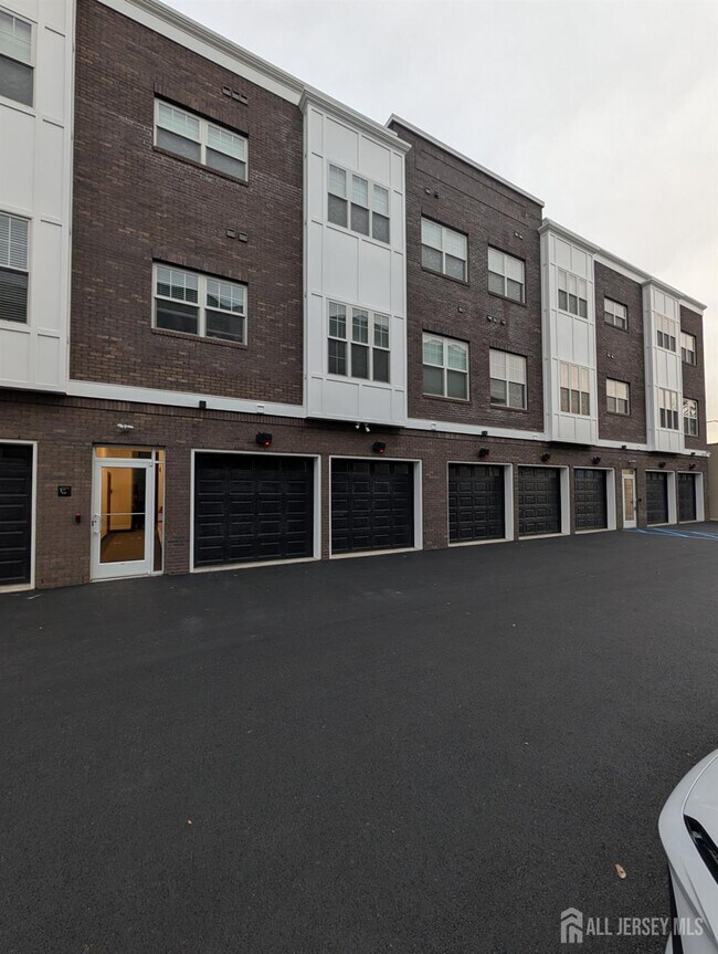 Building Photo - 581 Middlesex Ave