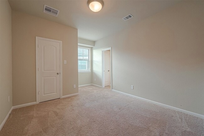 Building Photo - 8700 Laurel Crest Dr
