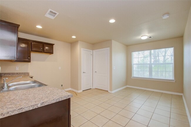 Building Photo - 5521 Malmedy Rd