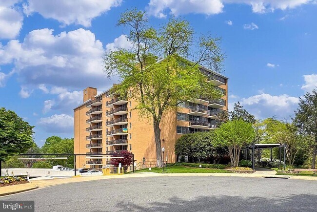 Building Photo - 2030 N Adams St