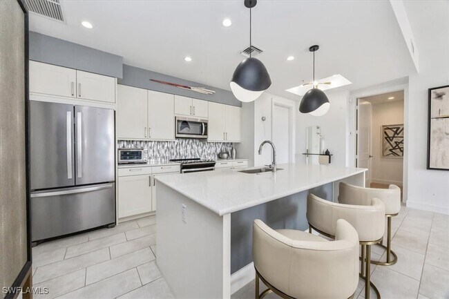 Building Photo - 1111 Central Ave