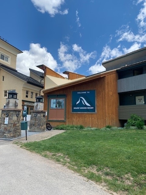 Building Photo - 111 Creekside Meadows Ave