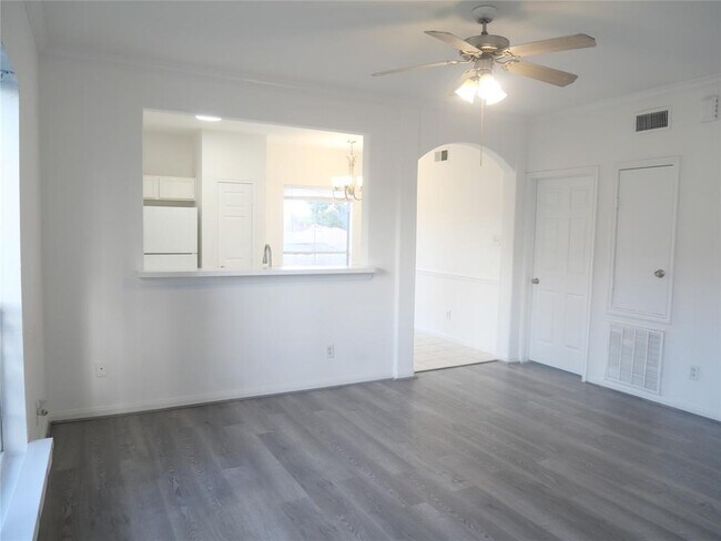 Building Photo - 6289 Wilcrest Dr