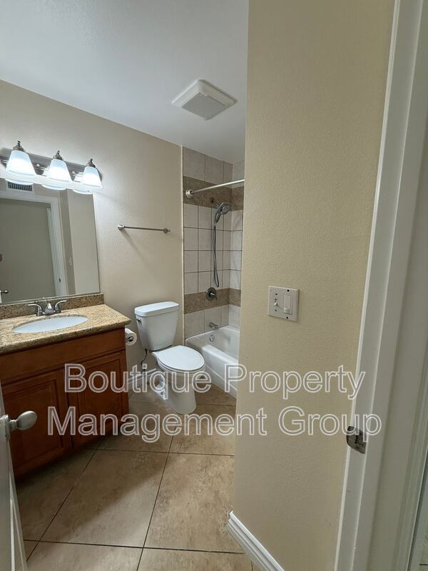 Building Photo - 1126 S Clifpark Cir