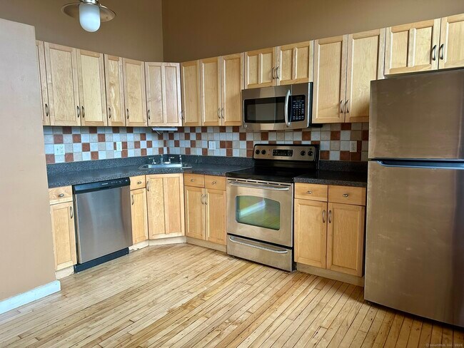 Building Photo - 325 Lafayette St