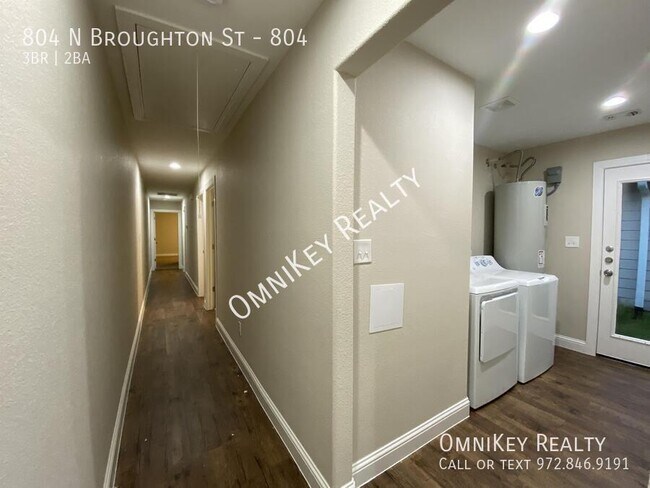Building Photo - 804 N Broughton St
