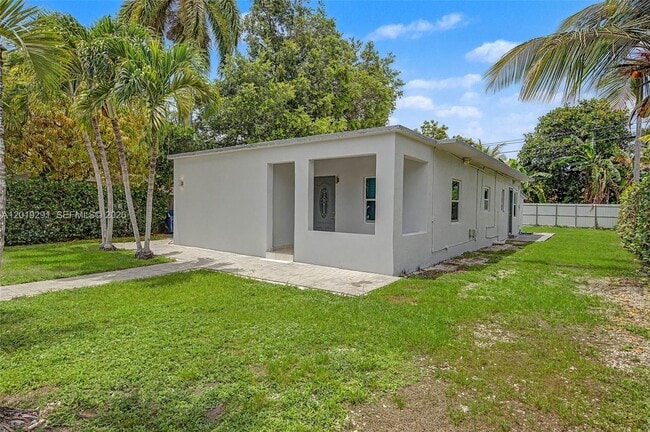Building Photo - 5917 SW 62nd Ter