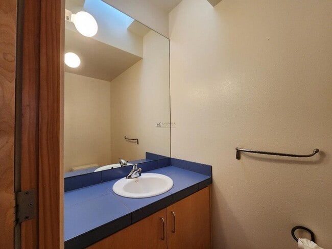 Building Photo - 617 Avenida Colima