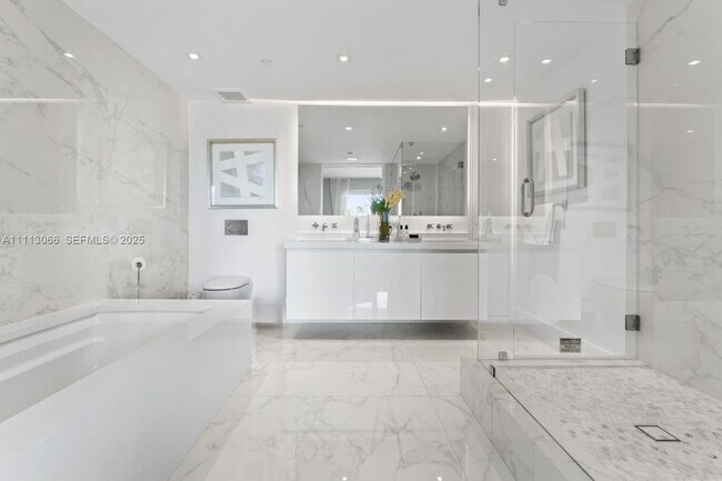 Building Photo - 19143 Fisher Island Dr