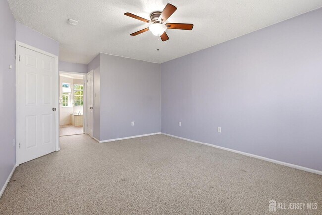 Building Photo - 50 Glen Oaks Ct