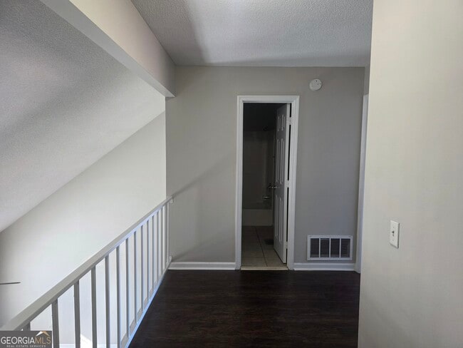 Building Photo - 230 Lanier Dr