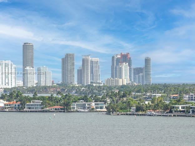 Building Photo - 700 NE 24th St