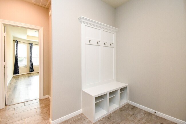 Building Photo - 24918 Meadowthorn Crest Ln