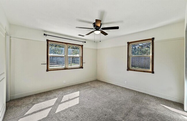 Building Photo - 551 N Grange St