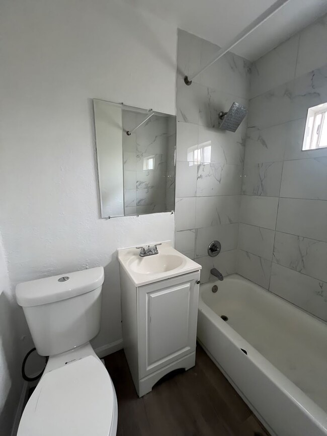 Building Photo - 542 W 49th St
