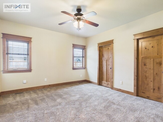Building Photo - 4 Bedroom Home with Spacious Yard