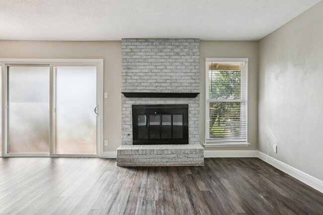 Building Photo - 5900 Gateshead Dr