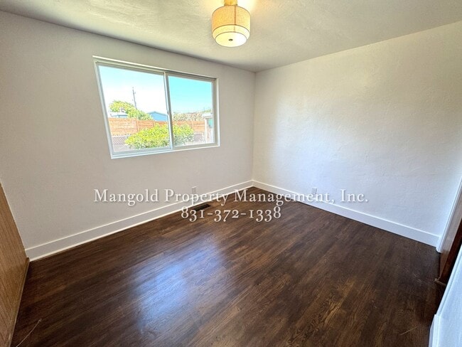Building Photo - Fully Updated 3-Bedroom Home with Spacious...