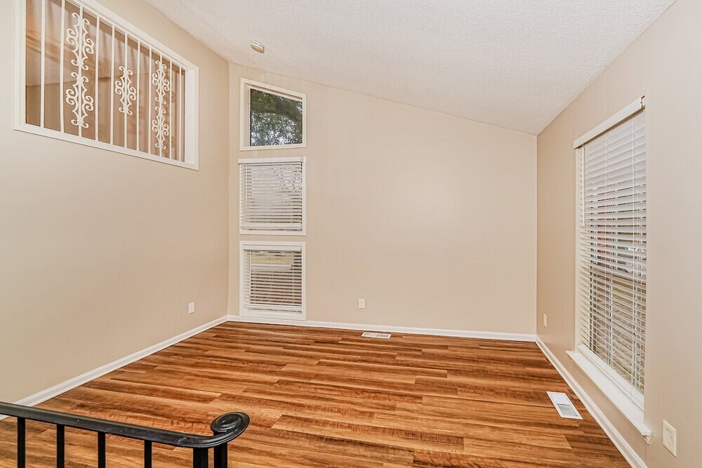 Building Photo - 1325 Turf Dr