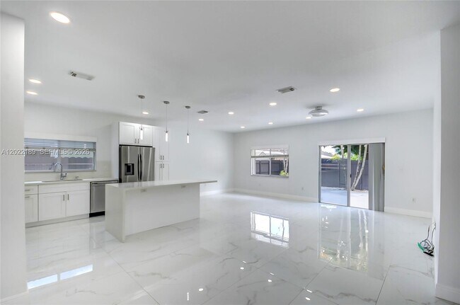 Building Photo - 15548 SW 19th Ln