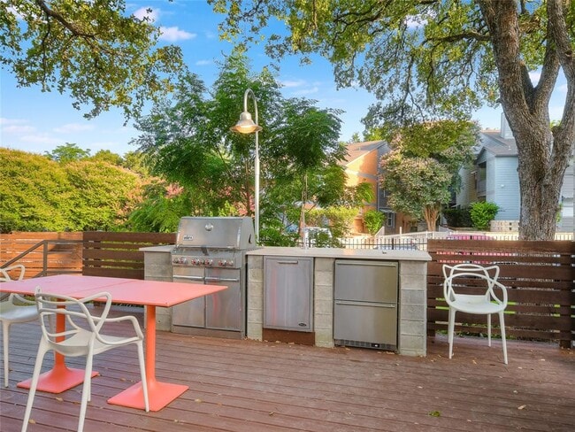 Building Photo - 3100 Menchaca Rd