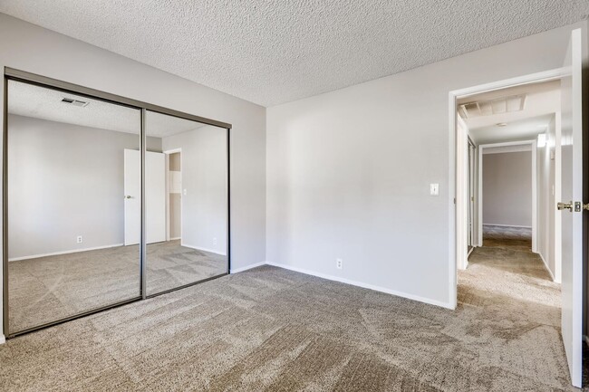 Building Photo - Stunning 2 Bedroom 2 Bath 2nd story condo