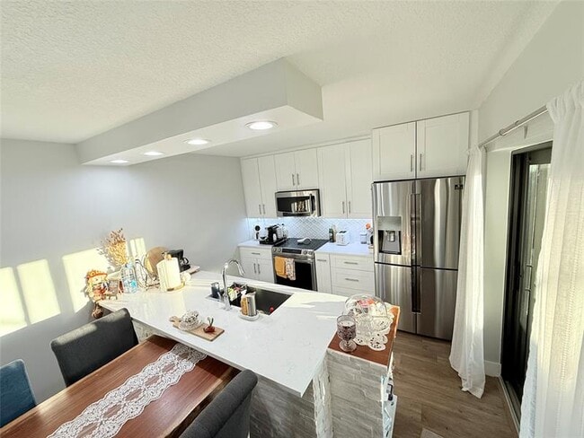 Building Photo - 8535 Boca Rio Dr