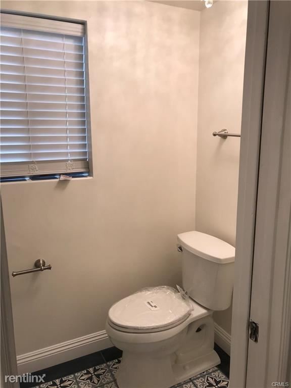 Building Photo - 2337 Palos Verdes Dr W