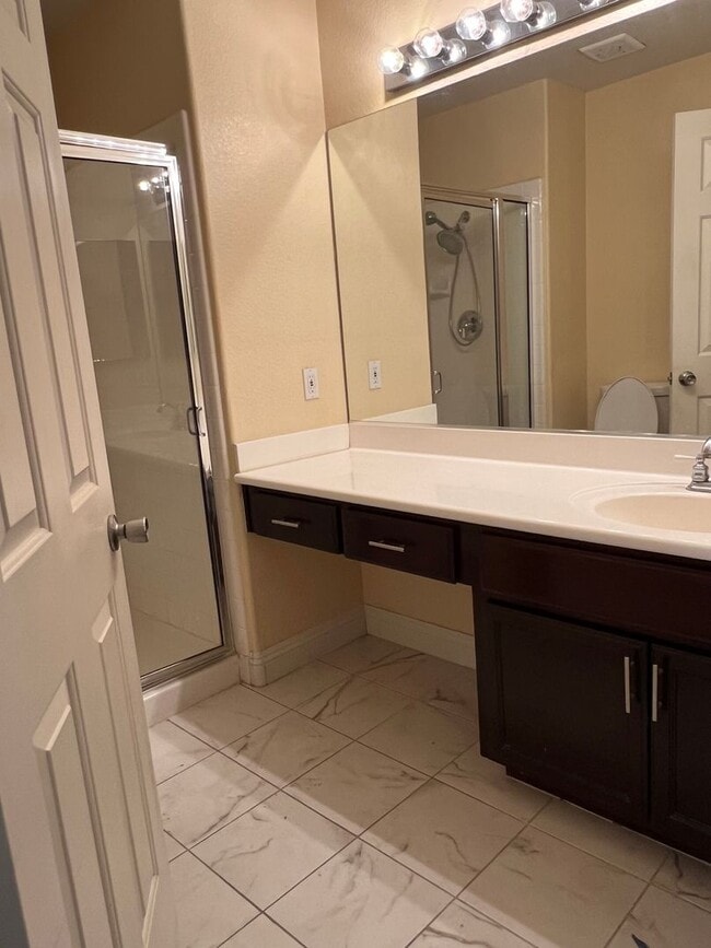 Building Photo - 6 bedroom Home With Pool and Basement