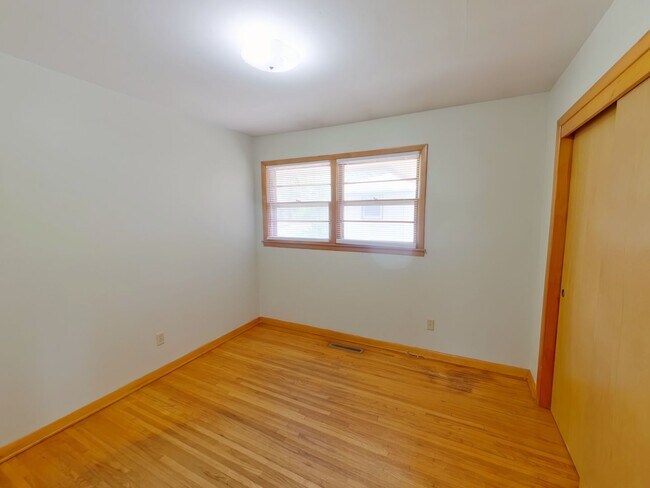 Building Photo - 3456 S Everett St