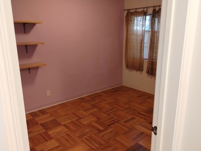 Small bedroom - will be repained white - 5273 Village Grn