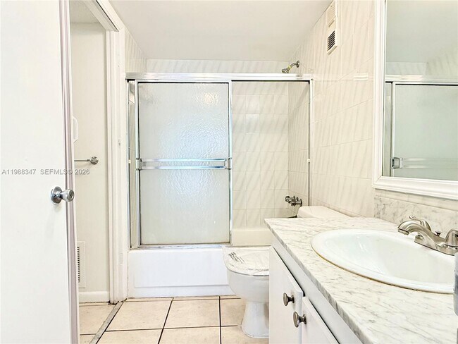 Building Photo - 1300 NE Miami Gardens Dr