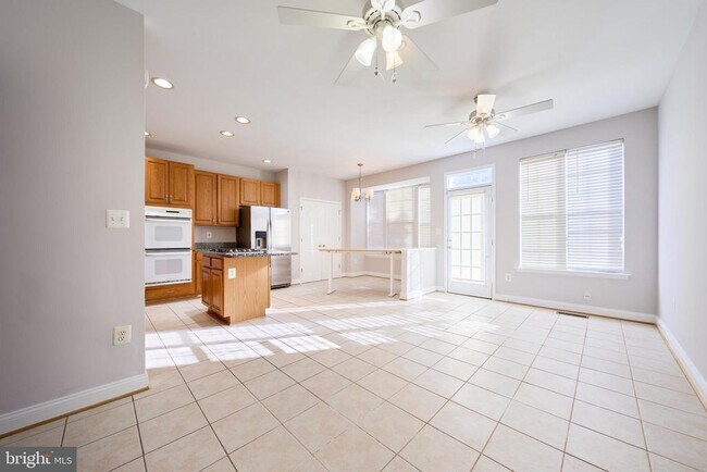 Building Photo - 685 Springhouse Square SE