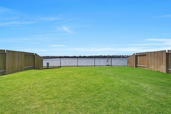 Building Photo - 6846 Termino Ln