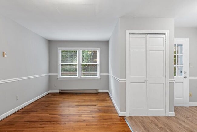 Building Photo - Updated Home- Near State Street! LR, DR, J...