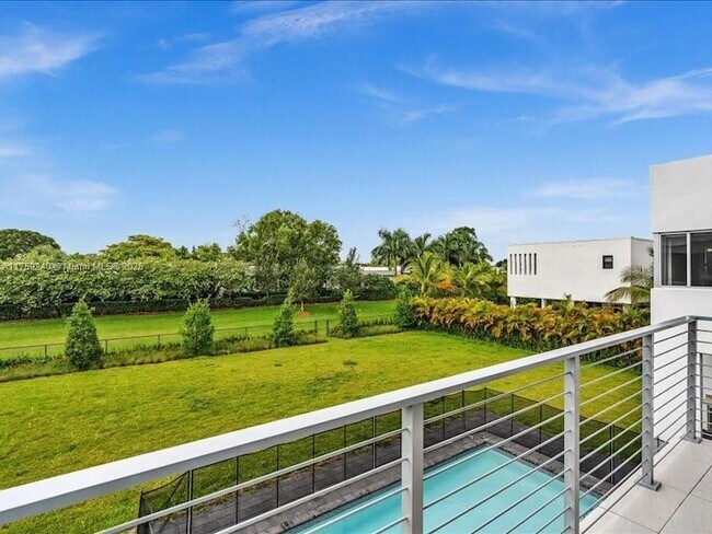 Building Photo - 16644 Botaniko Dr N