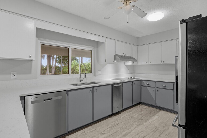Building Photo - 1529 Whitfield Park Cir